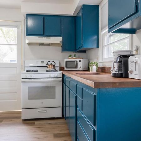 Retro Retreat Renovated 2Br, Desk, No Chore List! Kingston Extérieur photo