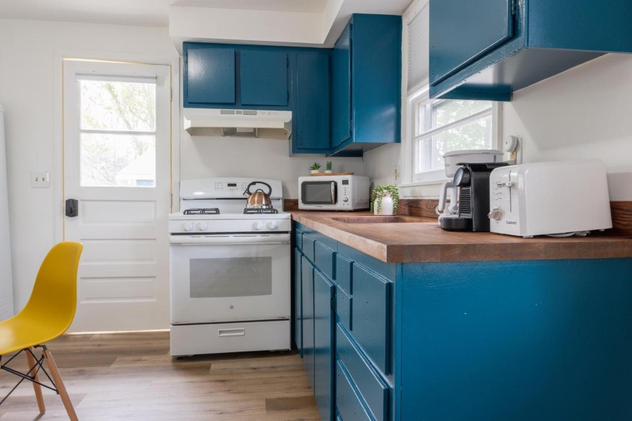 Retro Retreat Renovated 2Br, Desk, No Chore List! Kingston Extérieur photo