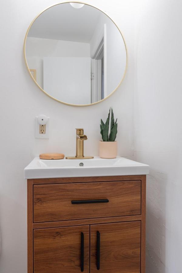 Retro Retreat Renovated 2Br, Desk, No Chore List! Kingston Extérieur photo