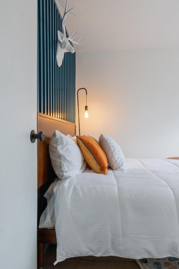 Retro Retreat Renovated 2Br, Desk, No Chore List! Kingston Extérieur photo