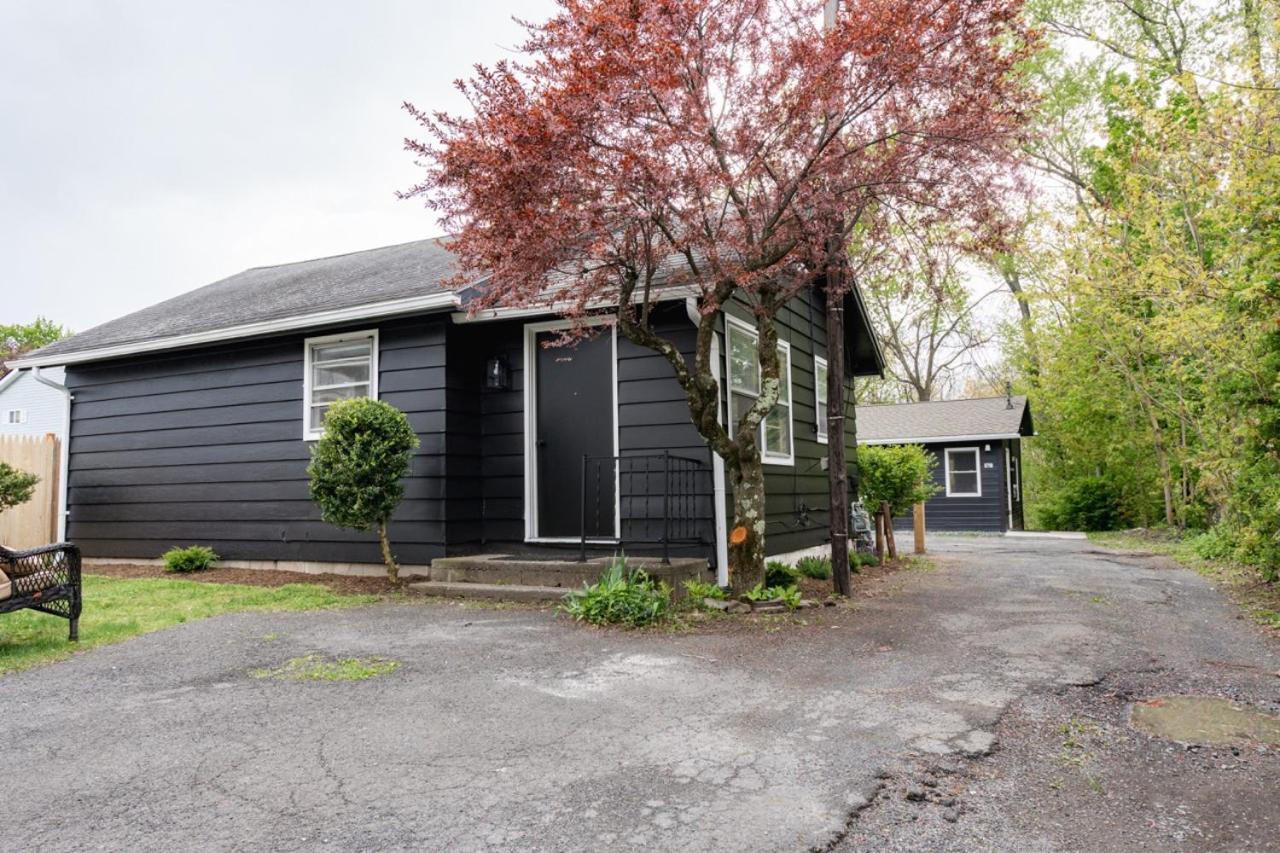 Retro Retreat Renovated 2Br, Desk, No Chore List! Kingston Extérieur photo