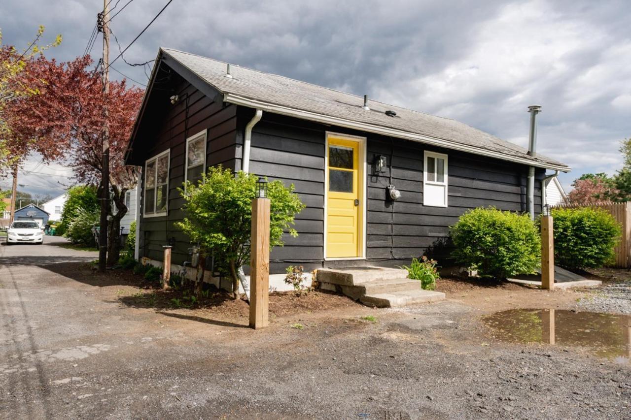 Retro Retreat Renovated 2Br, Desk, No Chore List! Kingston Extérieur photo